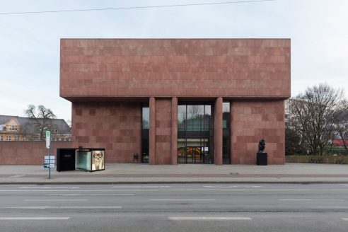 Dennis-Adams-Bus-Shelter-XII-Foto-Philipp-Ottendoerfer-492x328.jpg